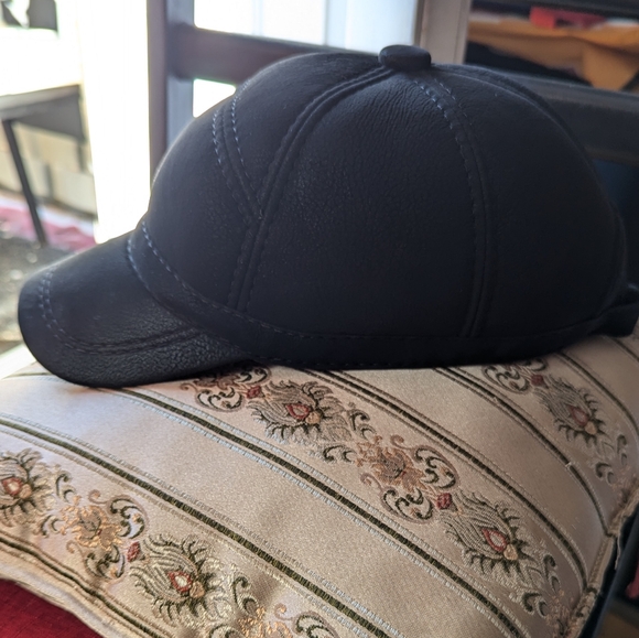 Unisex cap/hat for winters - Picture 3 of 5